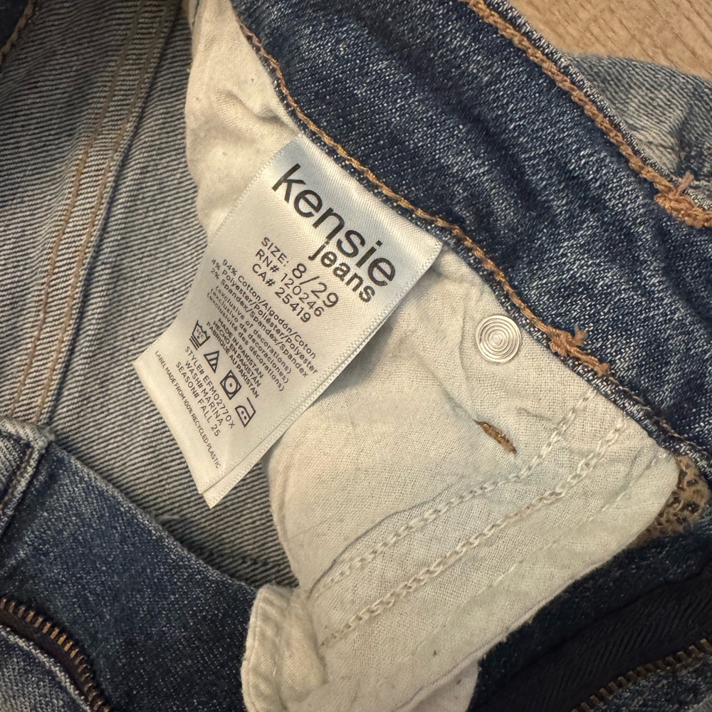 Kensie Frayed Hem Blue Jeans - Picture 4 of 4